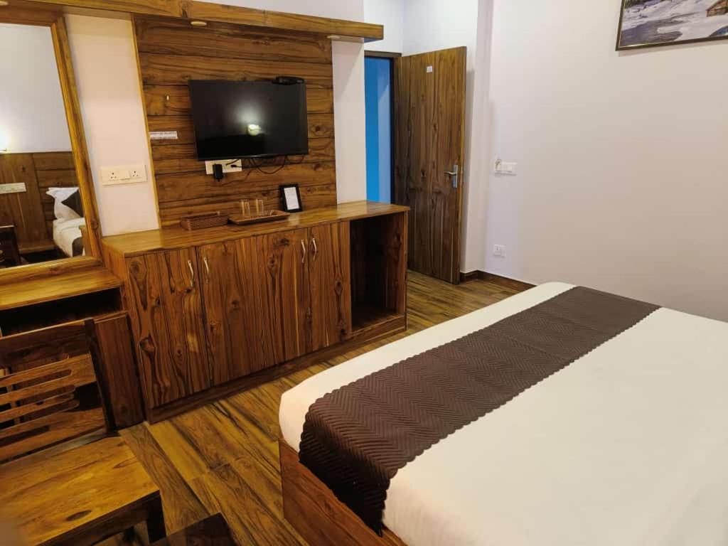 Hotel Kasauli View Cafe Restaurant Open Terrace Mountain View Dış mekan fotoğraf