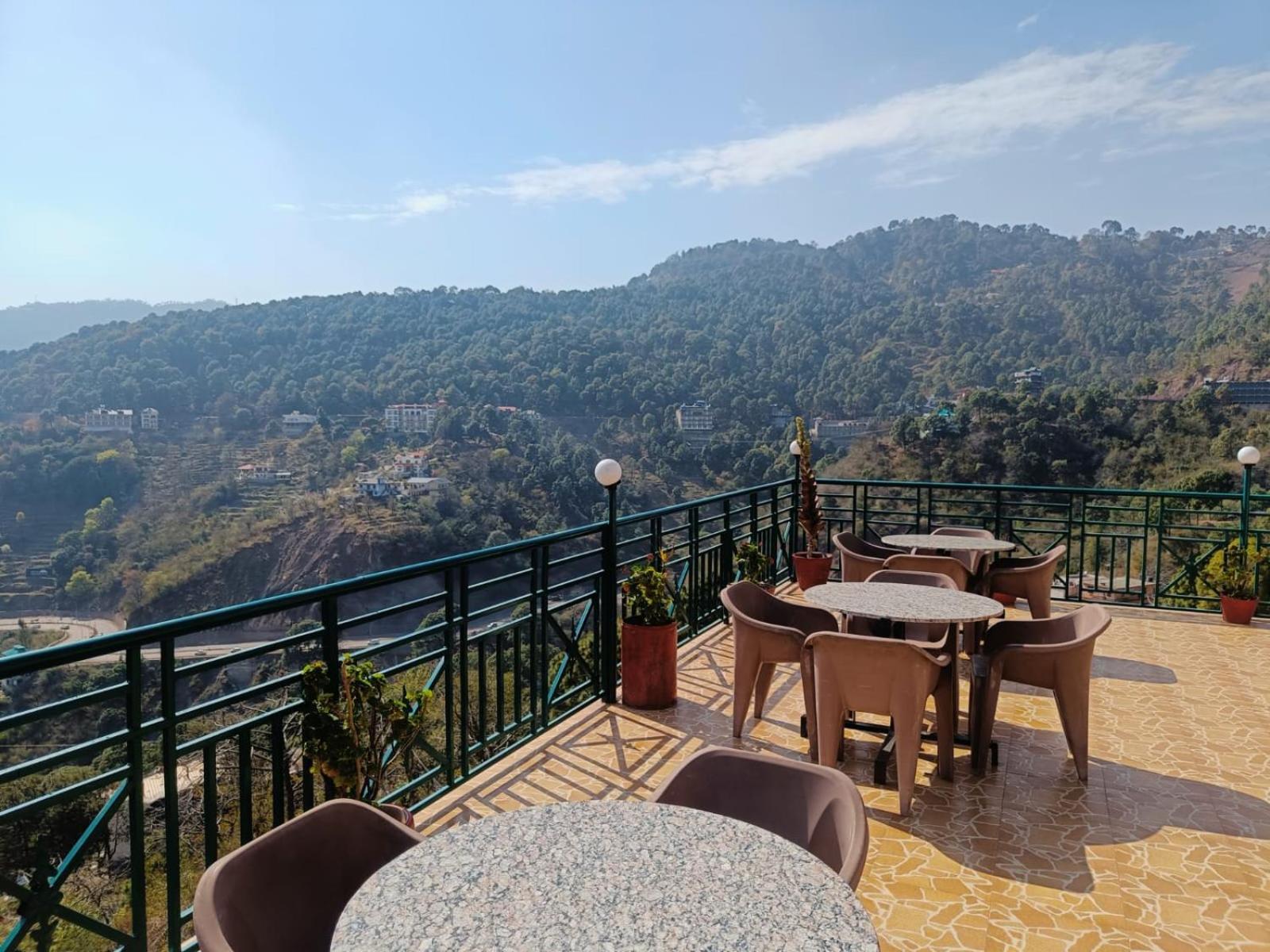 Hotel Kasauli View Cafe Restaurant Open Terrace Mountain View Dış mekan fotoğraf