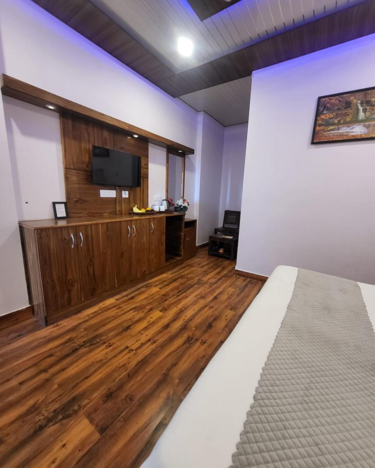 Hotel Kasauli View Cafe Restaurant Open Terrace Mountain View Dış mekan fotoğraf